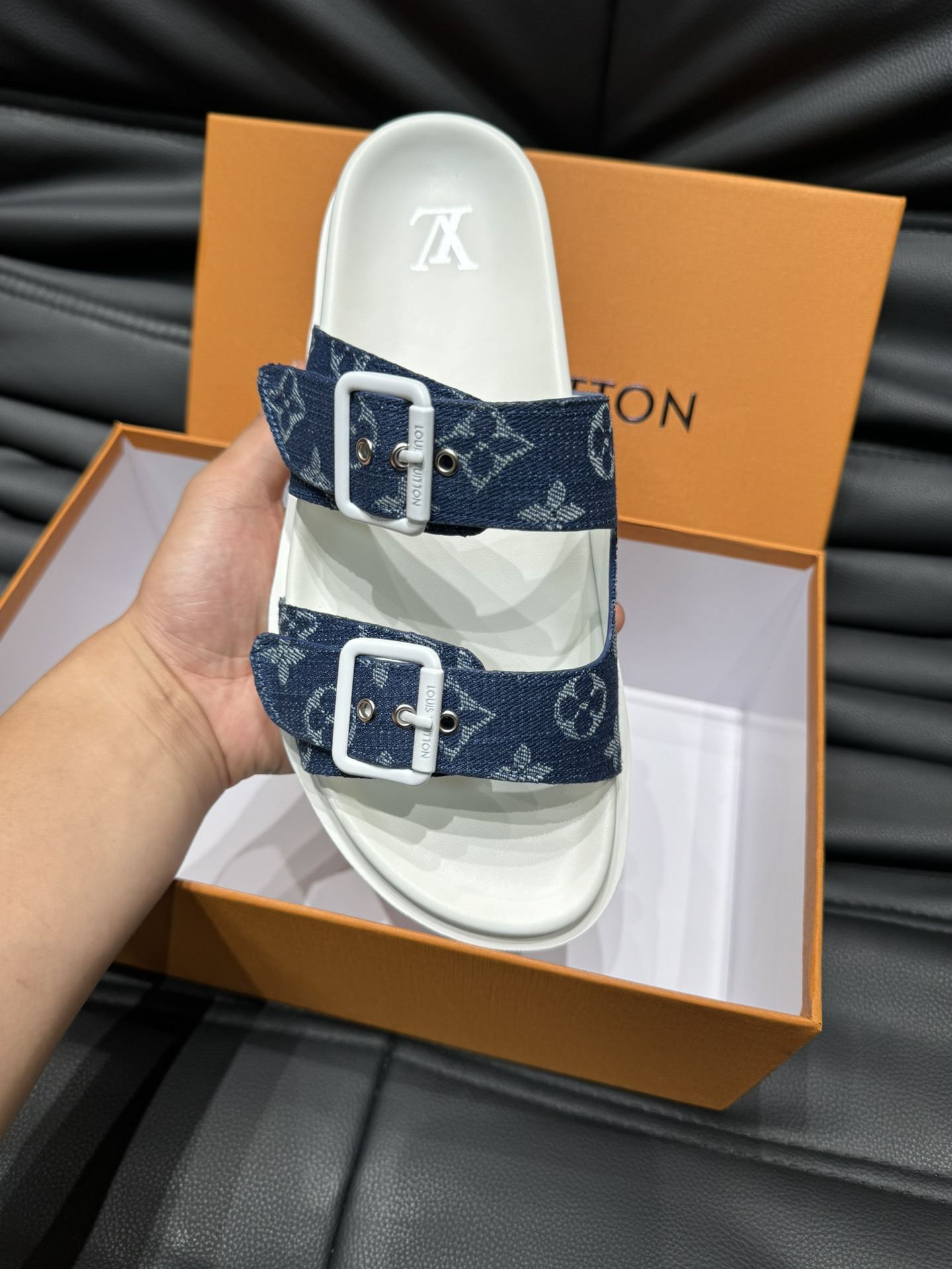 Louis Vuitton Slippers